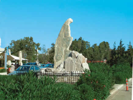 mother_statue_lavrio